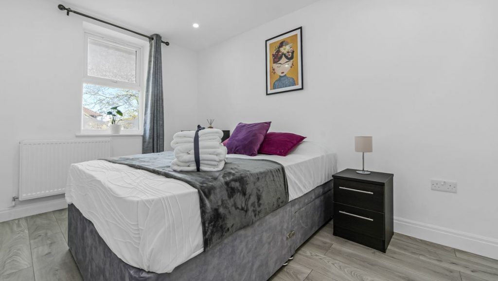 Room 4 – London