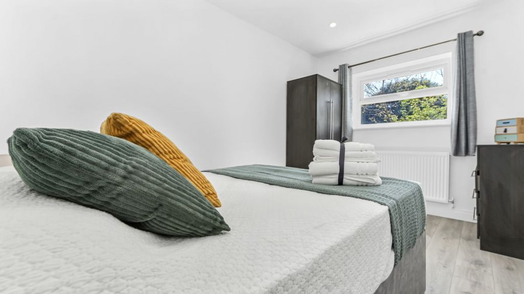 Room 1 – London