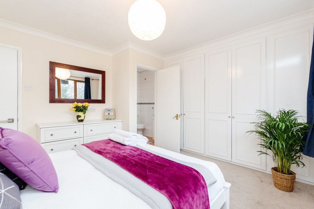 Room 3, Parkland Grove Double En suite/Free  Parking