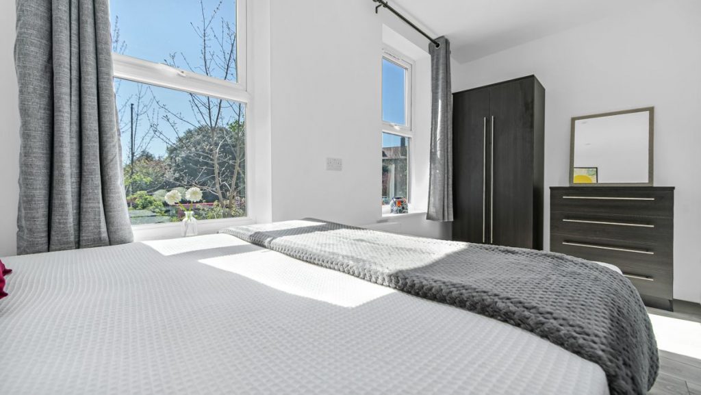 Room 3 – London