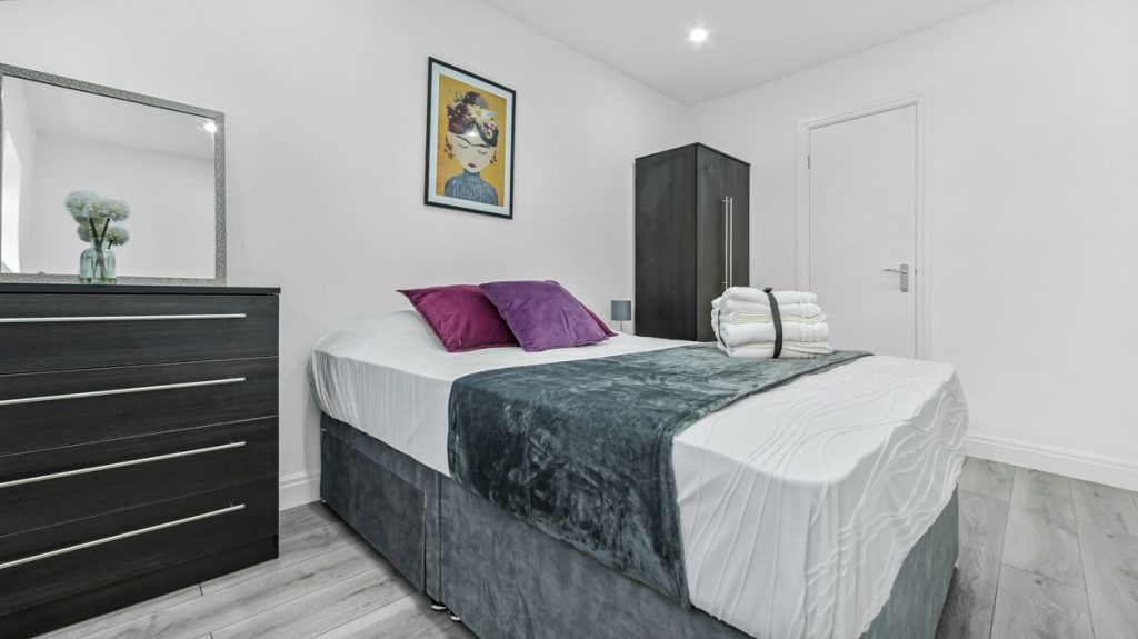 Room 2 – London